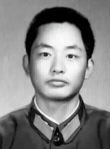 勇敢排长李海欣：为祖国捧心的英勇事迹