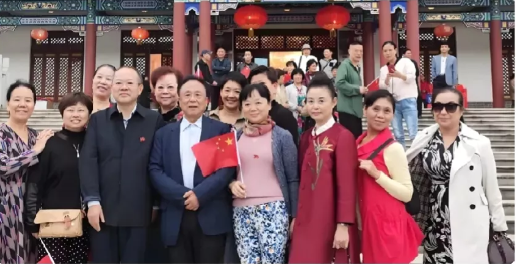 你相信吗？一个75岁的老头，包养了10个情妇，还生了11个私生子！睡觉翻牌子！生