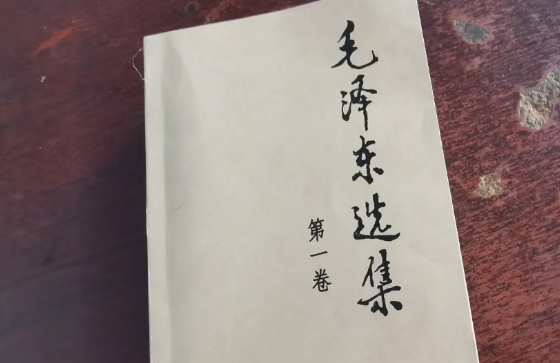 说出来有点不好意思，一年存不到2万块钱。想换个手机，犹犹豫豫半年了，也没下决心。