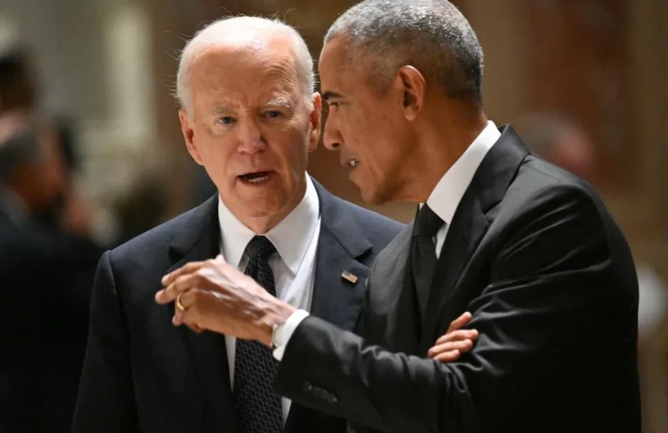 《纽约邮报》唇语专家终于破解了奥巴马与拜登的那段神秘对话。两位总统在两点上达成了