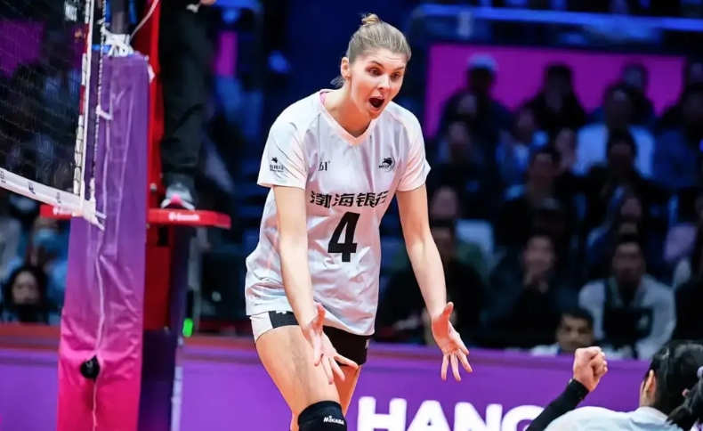 女排世俱杯，天津女排3:1巴西海滩女排，历史性晋级决赛，我发现3个有趣的现象
