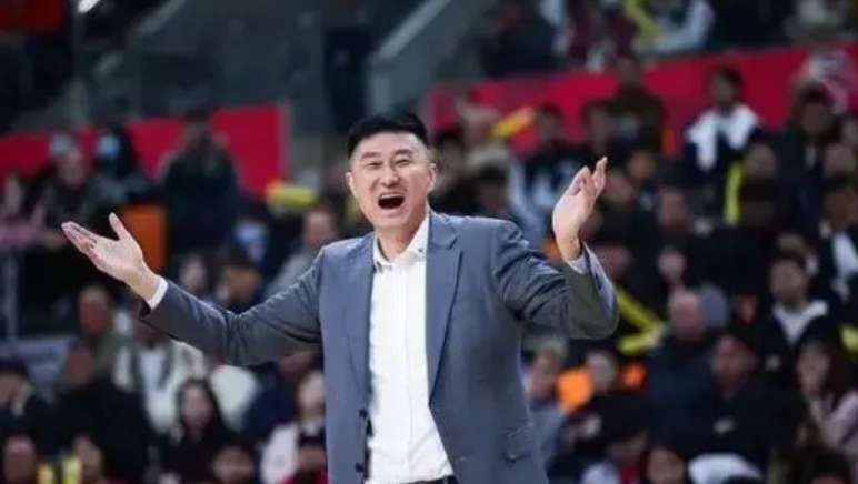 广东男篮这3次操作，我实在费解

1、胡明轩已经伤了，徐杰看到莱斯被换上，打算下