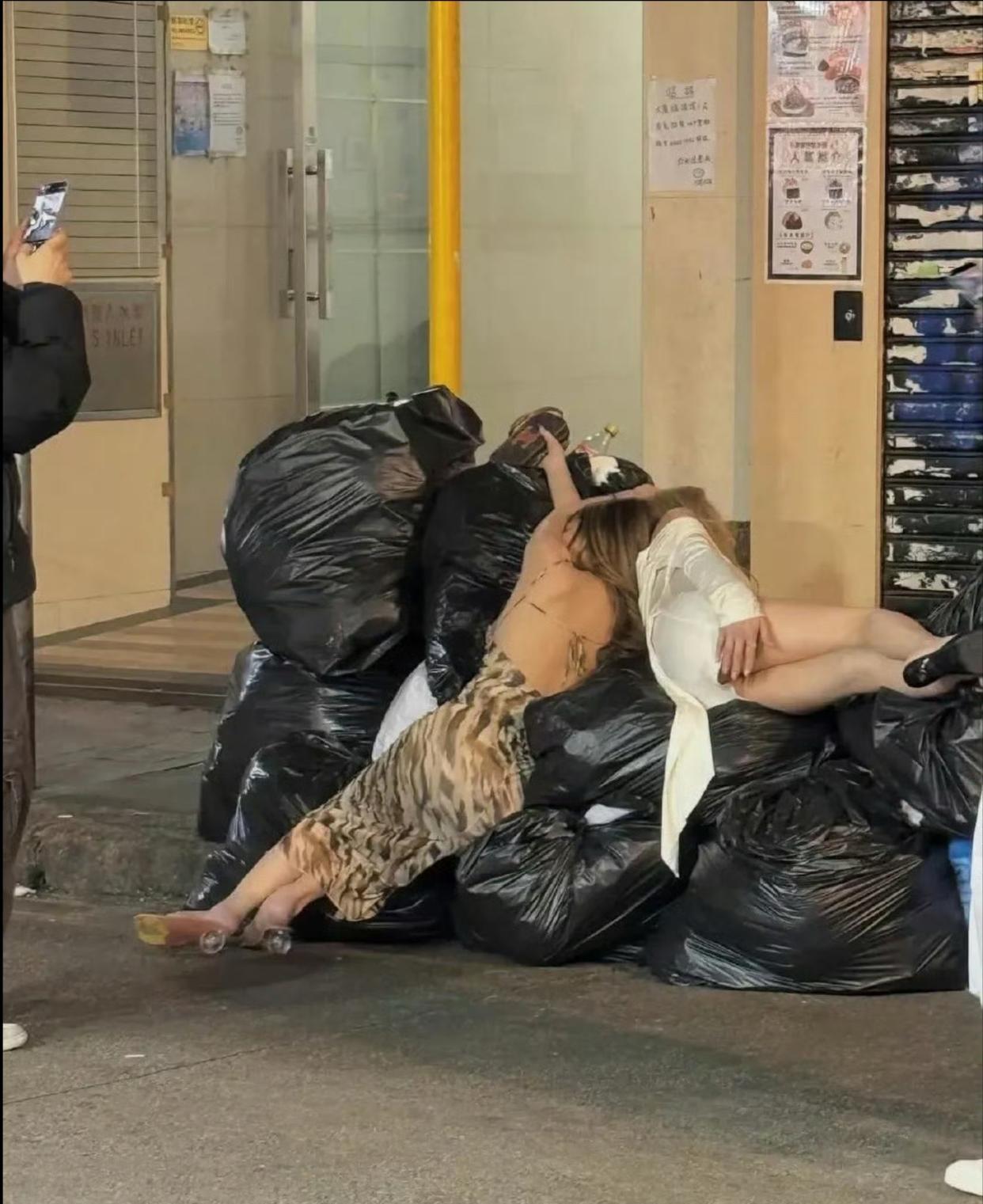 每日搞笑幽默趣闻

哈哈哈哈哈哈

这是酒喝多了没人管