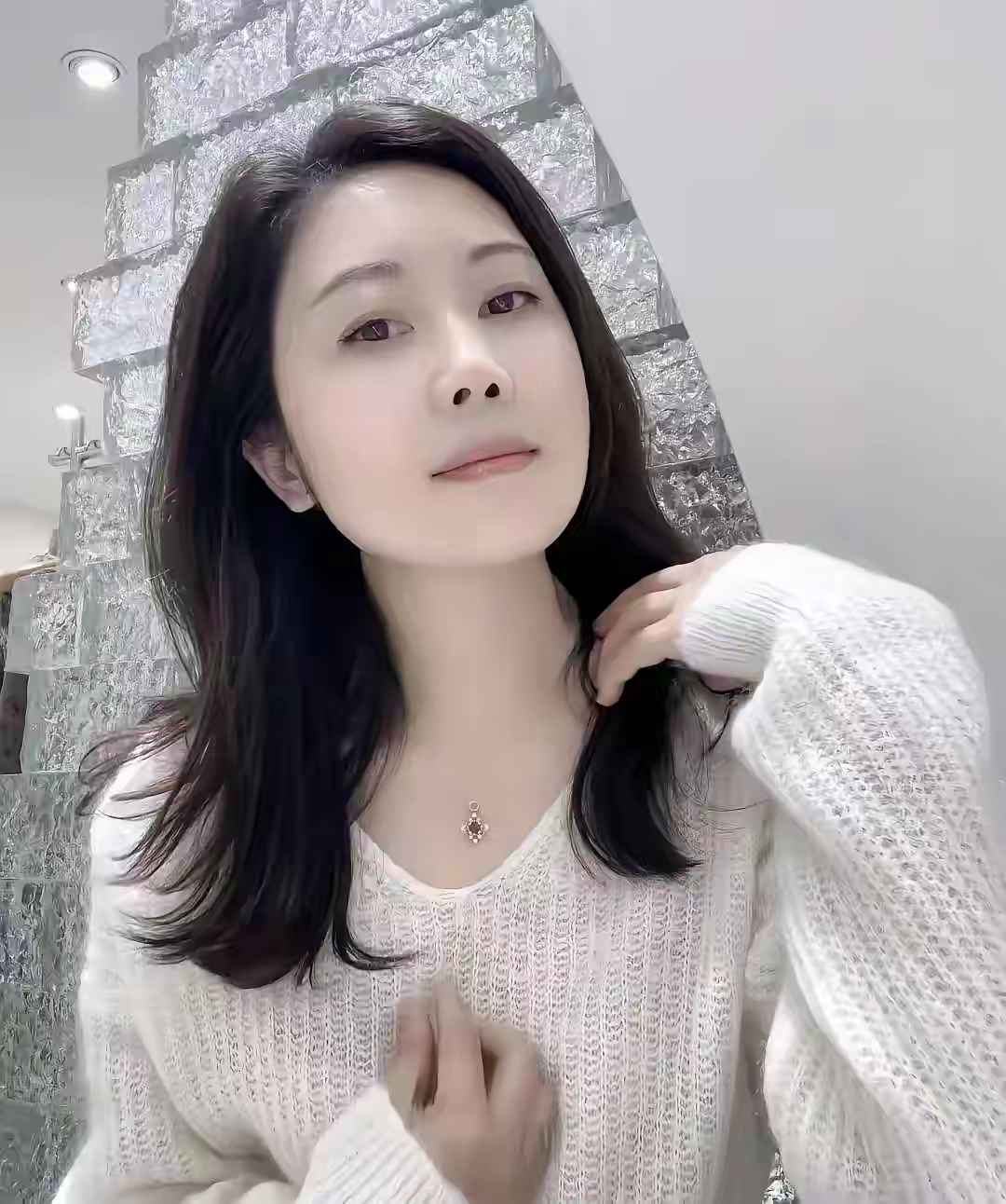你有没有发现，如今街头的理发店数量似乎在悄然减少，许多店家甚至难以维持经营。看看