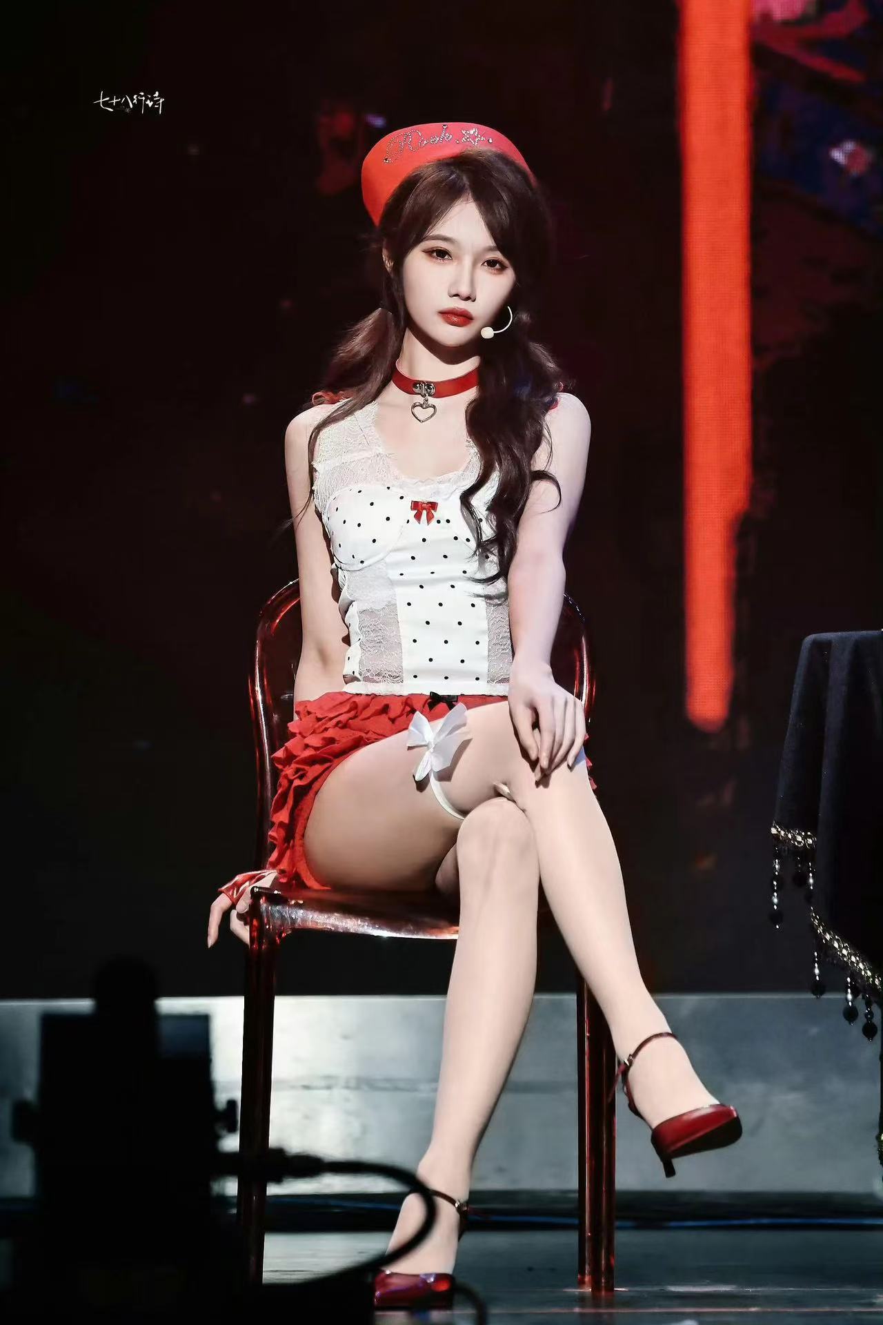 有个这么可爱的女朋友你晚上几点回家呢哈哈哈哈