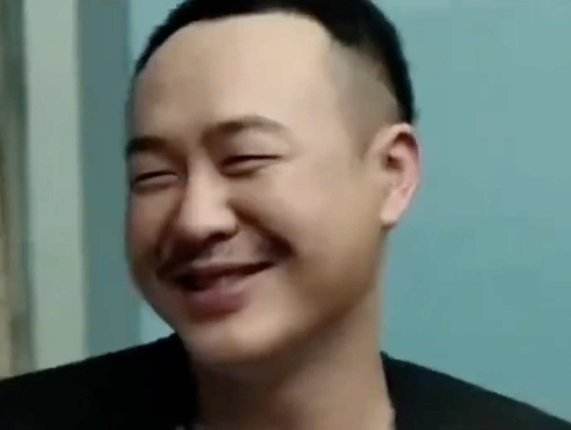 是什么电视剧不知道，看了好几遍，就觉得特别眼熟，之后确认这就是张颂文，没想到他还