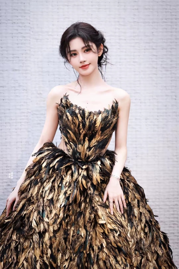 鞠婧祎为何能在娱乐圈逆风翻盘