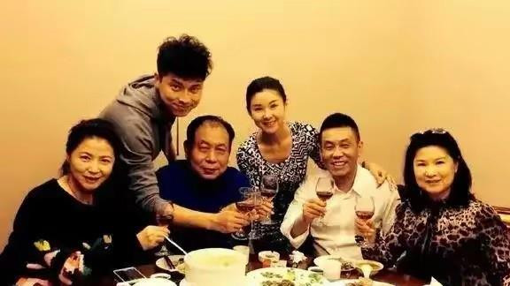 童星李小萌，嫁给了国民好男人王雷！这神仙爱情，你羡慕了吗？