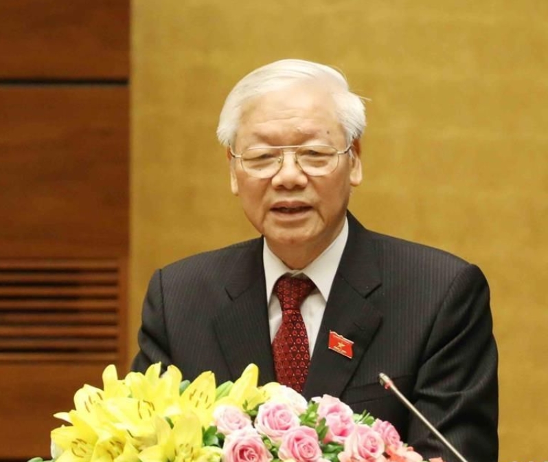 越南阮富仲是真正的穷苦农民出身当时，整个高中，就他一个考上了大学。哎，这事儿挺励