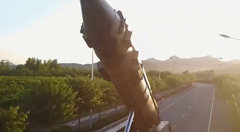 东风-21D反舰弹道导弹，是美国海军最恐惧的武器之一！

东风-21D反舰弹道导