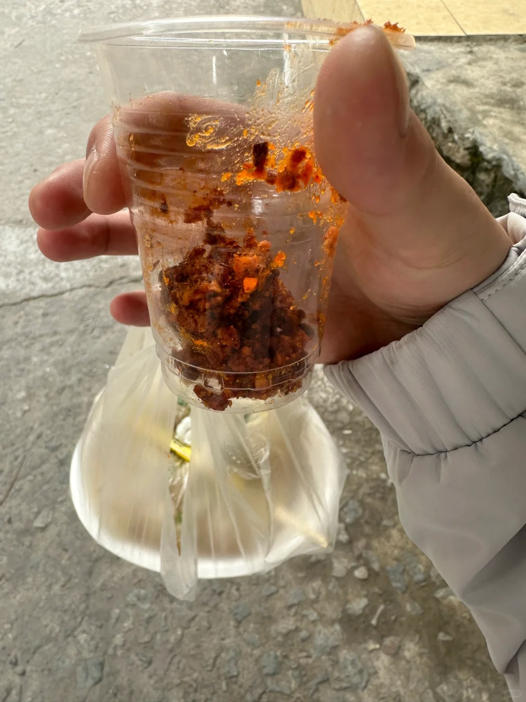 吃云吞拿了一点辣椒，被老板说了……
我说我可以补给你小料钱的，但是辣椒真的是我的