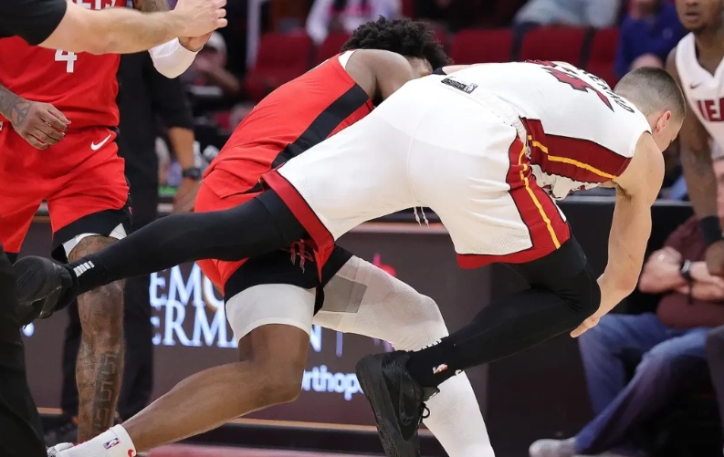 NBA火箭/热火爆发大规模聚众斗殴，性质恶劣，预测处罚如下：

1、起因：希罗与