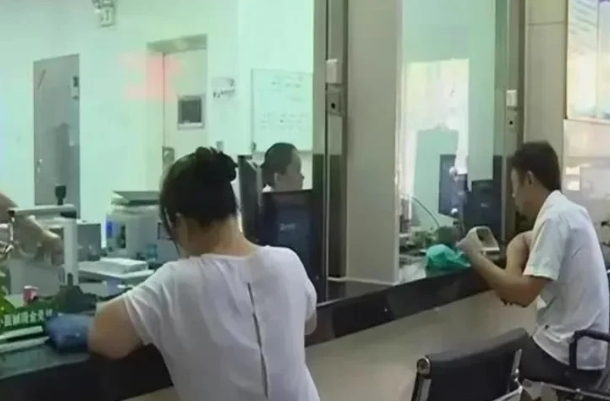 云南文山，一男子被查出癌症，去世前，留下遗嘱，把他名下所有财产都留给妻子，可是当