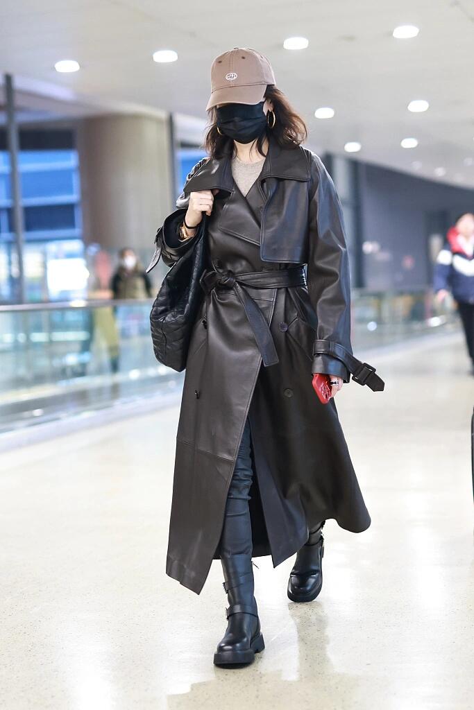 海清黑色皮风衣很酷