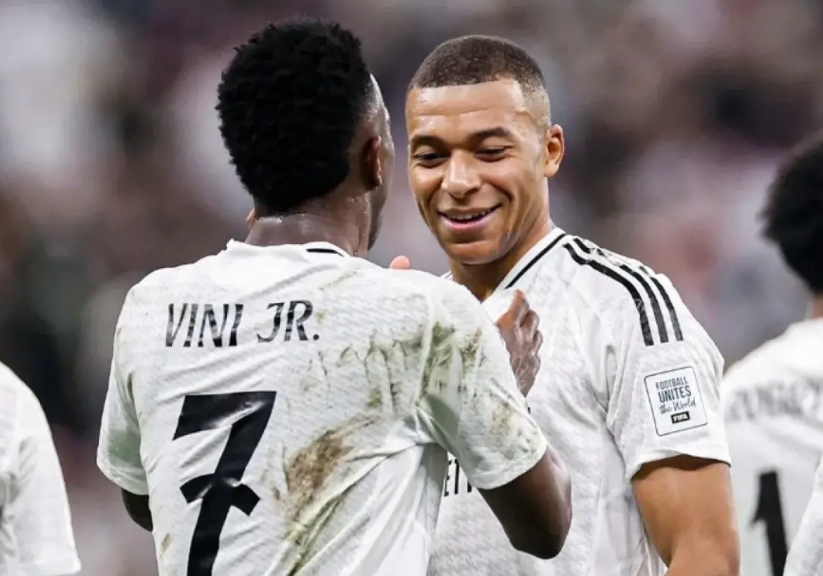 姆巴佩笑了！
国际足联洲际杯决赛中，皇马3比0击败帕丘卡获得冠军！
本场比赛姆巴