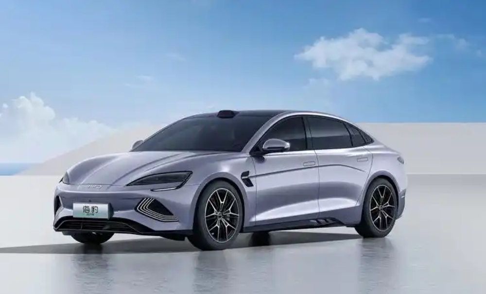 
中国新能源车企吹响最后的号角，2025年，一定会将所有合资汽车都斩落马下。
去