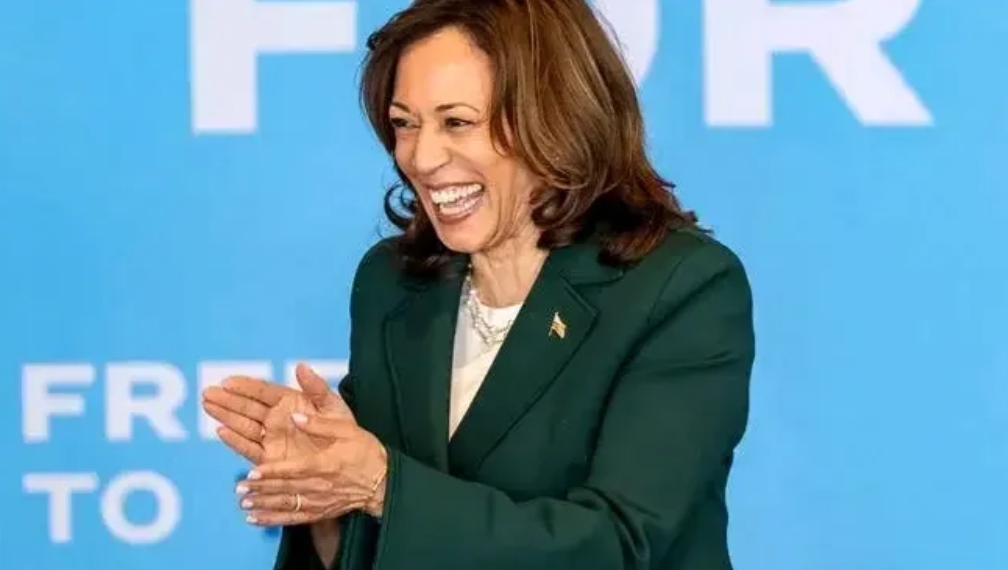 拜登终于退选了，把他的副手哈里斯推到了前台，但是，这位动不动就哈哈大笑不止的副总