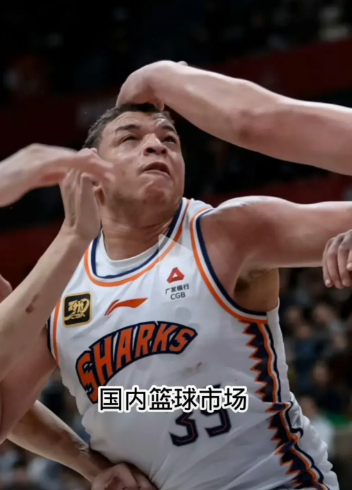 知道的人，晓得这是CBA俱乐部杯在进行决赛呢，不知道的人，恐怕还以为是上海男篮外