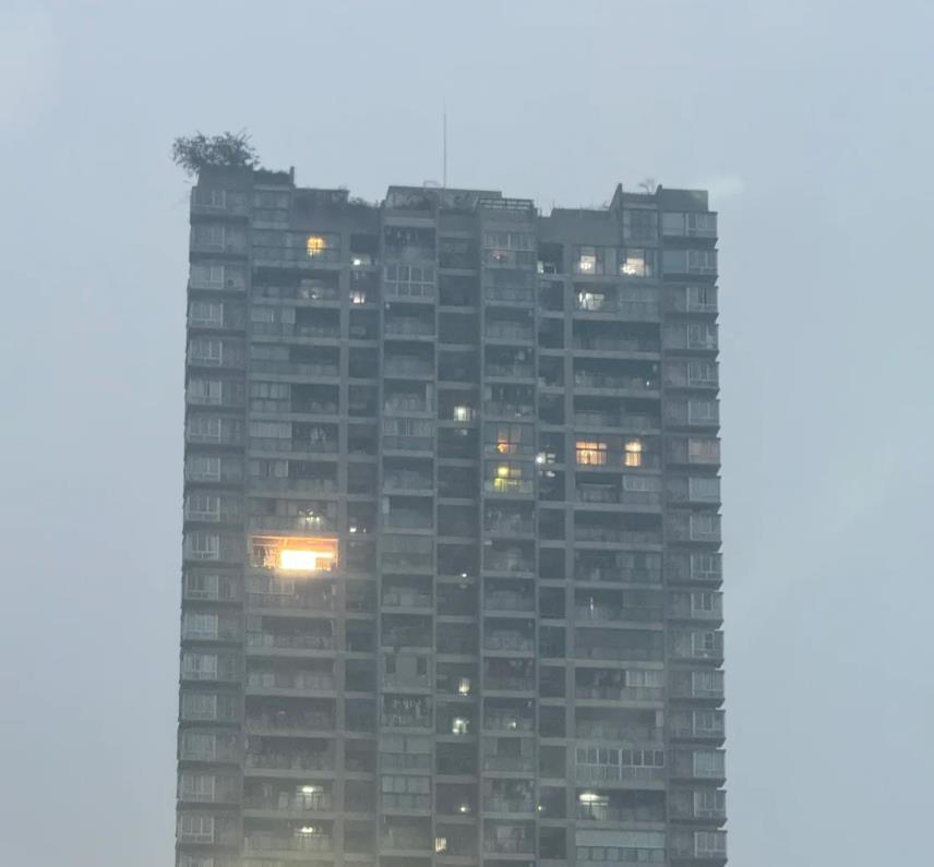 这些都是什么灯，这么亮，有什么用。