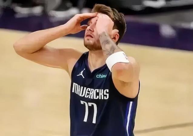 东契奇要崩溃了，看看独行侠最近4场比赛都是怎么输的。
最打击信心，最折磨心态的，