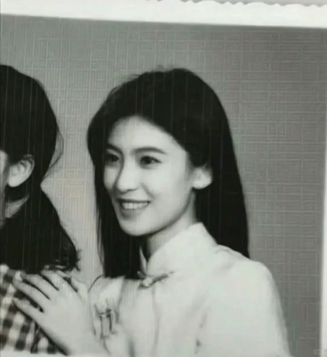 美女真的会怀疑自己不漂亮吗？
想知道美女会容貌焦虑吗？
如果我是个美女就能告诉自