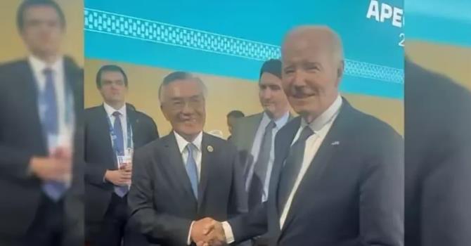 拜登不愧是搞政治的政客，不但阴损，而且心狠毒辣，就快下台了，还是在外交场合公开挑