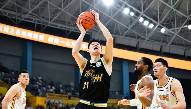 26岁胡金秋将超王仕鹏。

胡金秋生涯得分为7763分，位列CBA历史第19位，