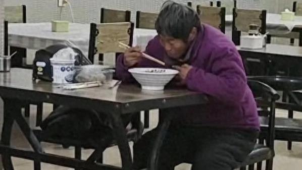 六旬老人北京骑电动车回山东德州后续，三位好心人获得奖励