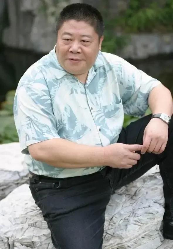 刘金山53岁时才有了第一个孩子。主持人询问他：“您都已结婚几十年，为何直到这个年纪才开始要孩子呢？