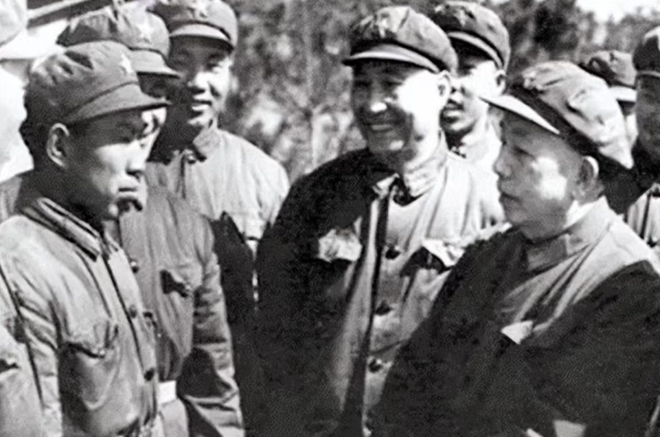 上世纪70年代末，有老部下进京公干，特意来看望了徐立清中将，表示：“首长，当年看