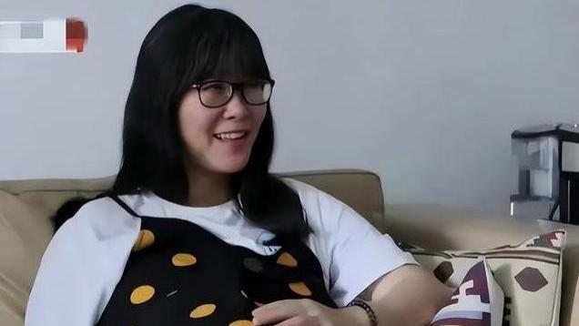 丁克十几年丈夫后悔了，42岁女博士努力了7年，冒险生下三胞胎