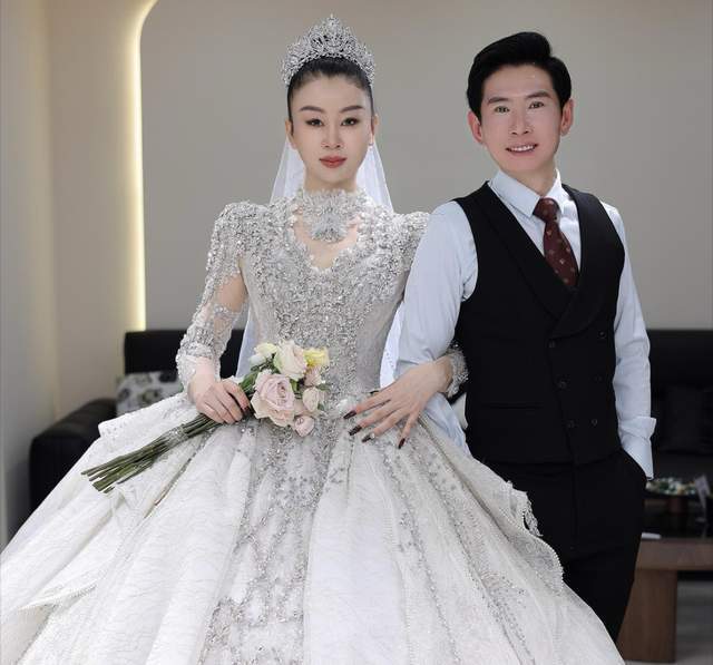 网红的“豪华订婚”直播，究竟是真爱还是炒作？