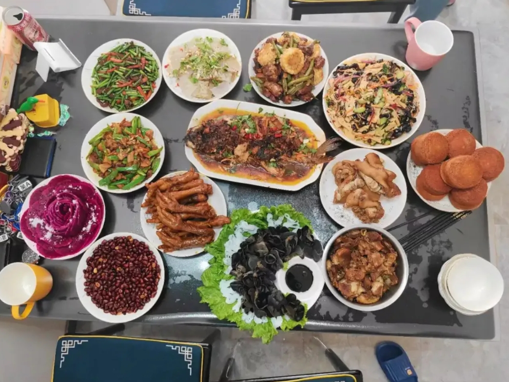 东北男人有两个特征，会做饭，疼媳妇
