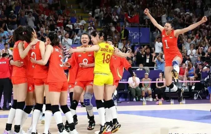 以下女排球员迎来退役倒计时：奥运冠军丁霞朱婷张常宁在列。

1、辽宁女排二传丁霞