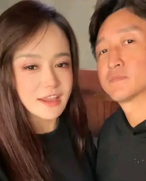 原来，拳王邹市明败光上亿家产早就有迹可循！当年，邹市明即将退役，老婆冉莹颖为他出