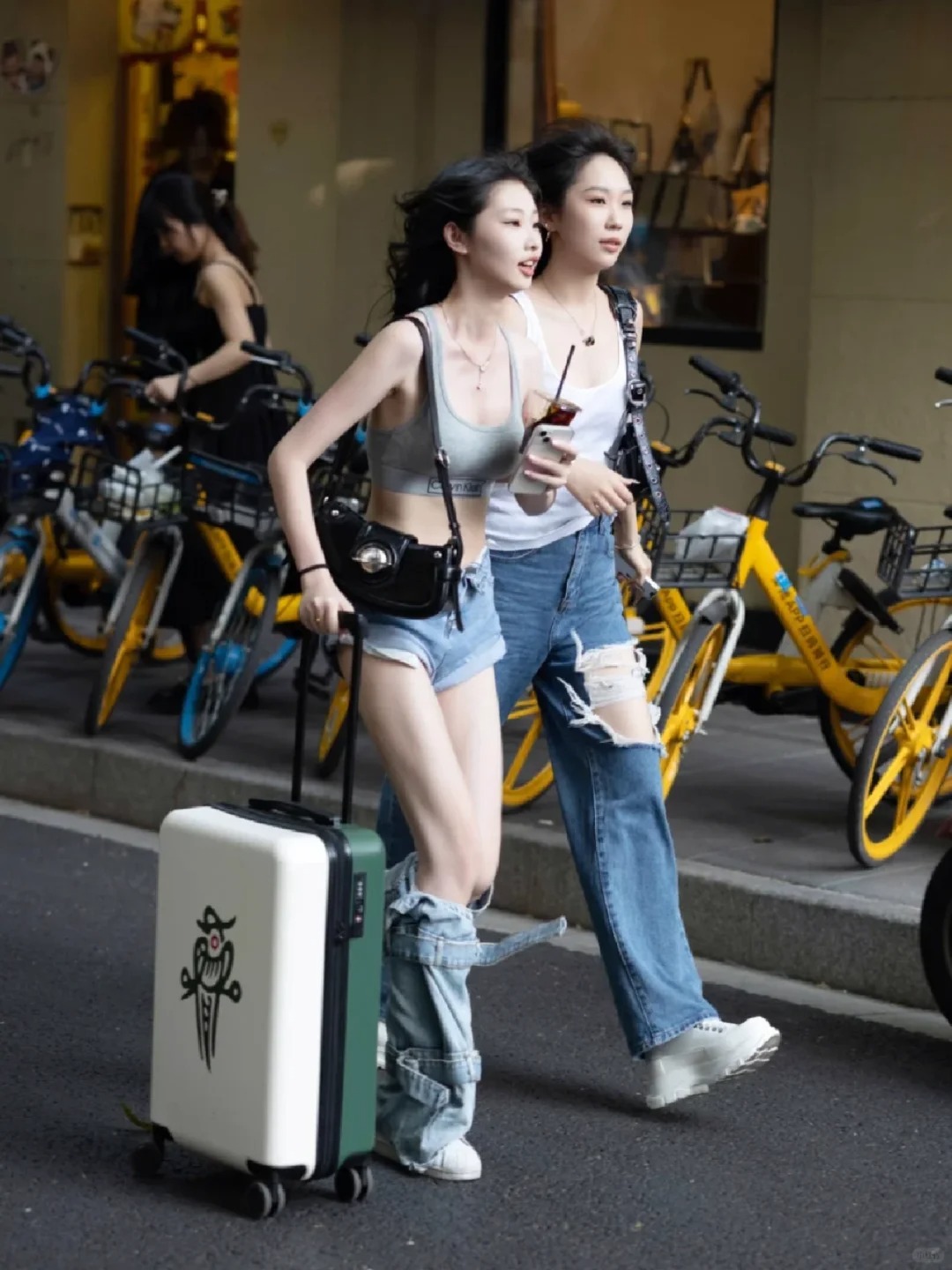 上海街拍/街头拍到的一波神仙颜值
街头瞬间

路人视角

街拍的简单快乐