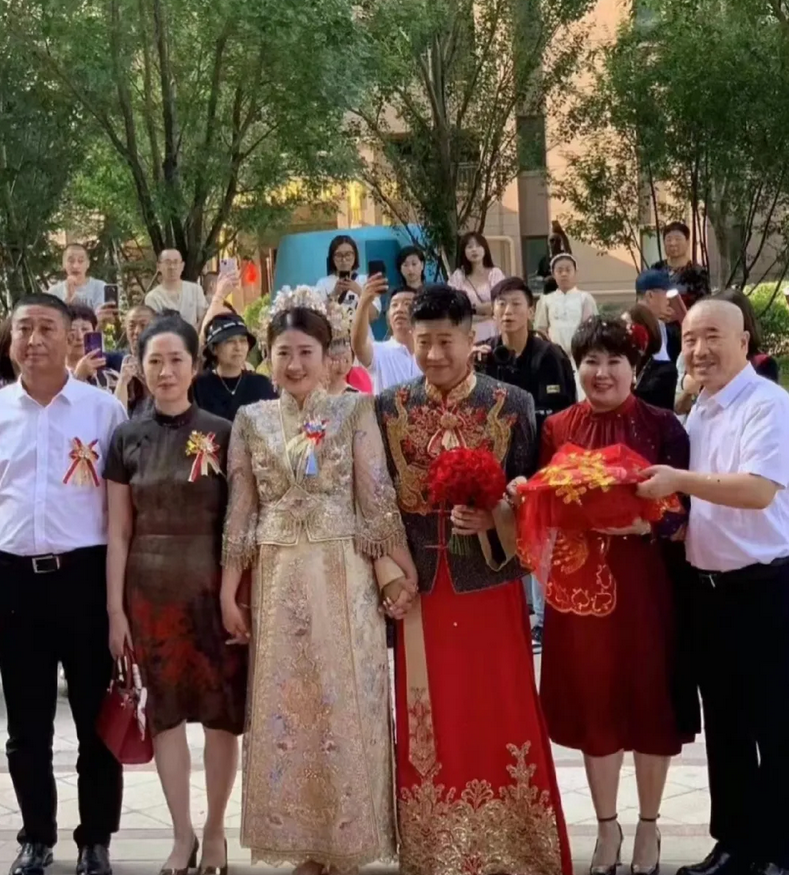 谢兰这辈子太不容易了！当初跟刘能在一起时母亲就不同意，毕竟刘能离异带孩子，还大谢