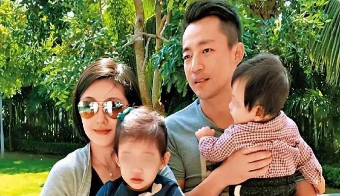 据台媒最新爆料大S离世后子女监护权归属已引发全网关注两个孩子或将跟随父亲汪小菲移