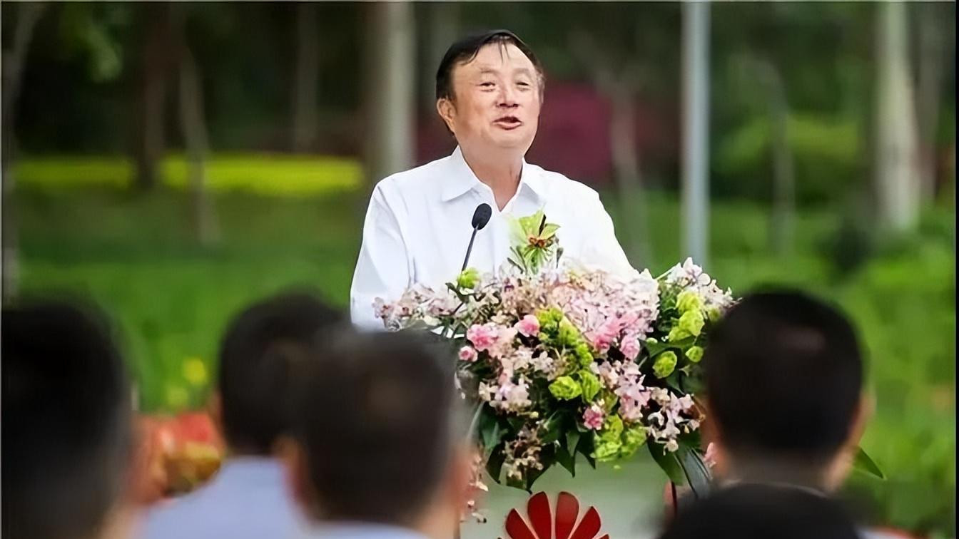 葛才丰刚进华为，排队时见一光脚踩皮鞋老头，就问：这公司咋样？