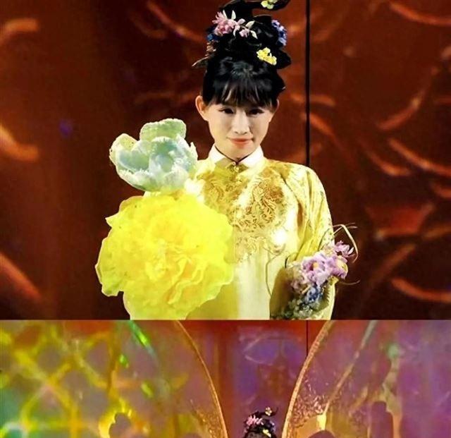 春晚星光熠熠，宋佳独领风骚今年的央视春晚上，44岁的宋佳无疑是焦点中的焦点。她凭