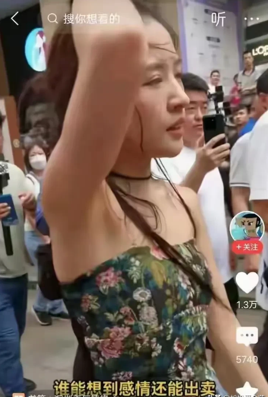 这可能是史上最辛苦的恶龙了吧：善于跳恶龙咆哮的阿梓，每天在深圳街头跳舞十个小时。