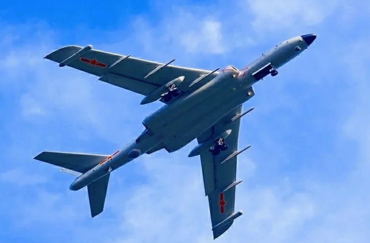 轰-6K型轰炸机（中文命名：战神）是中远程轰炸机，是重要的空基远程打击力量，具备