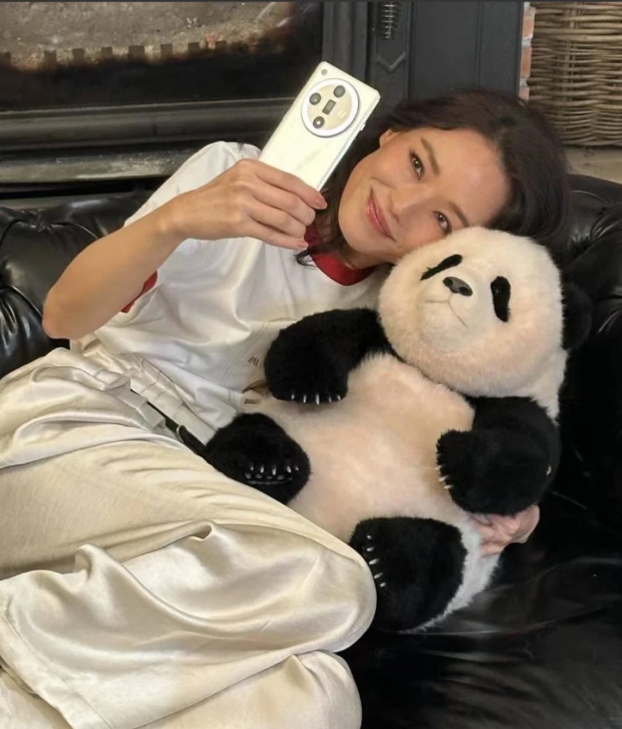 舒淇宅家，书桌上的小秘密引发网友热议