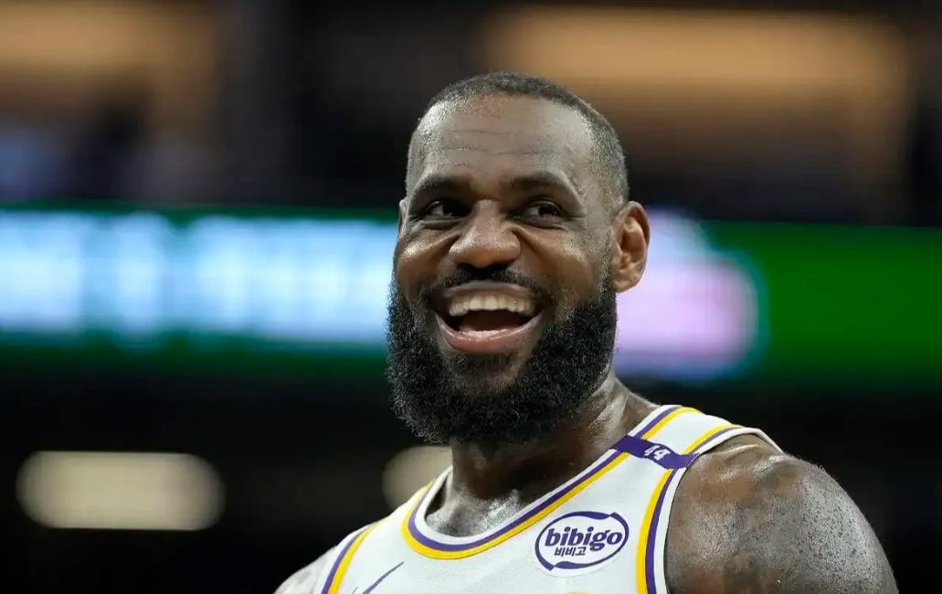 随着NBA全明星第三轮投票结束，东西部首发大概率是——

1、东部首发控卫，拉梅
