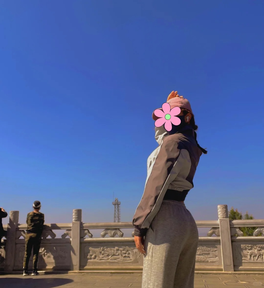 别羡慕别人有女朋友 你也有。