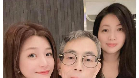 陈妍希父亲去世，去年露面身形暴瘦，陈晓忙拍戏，两人疑已离婚