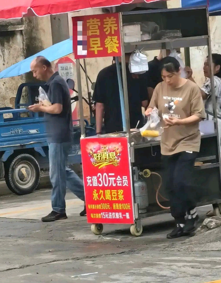老板是懂怎么做生意的！哈哈哈哈！[开怀大笑][开怀大笑][开怀大笑][开怀大笑]