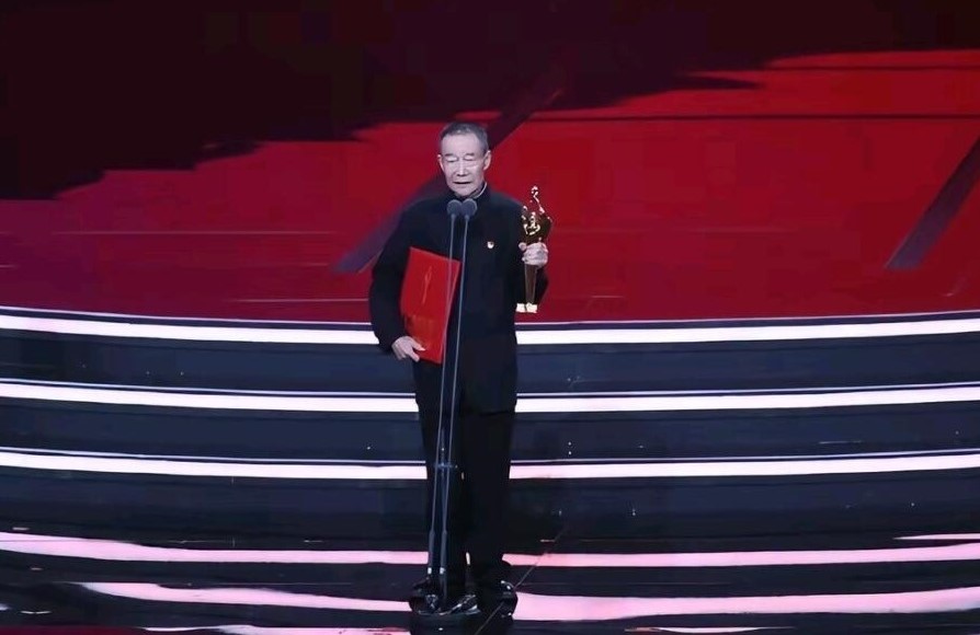 李雪健、赵丽颖分获百花奖最佳男女配角