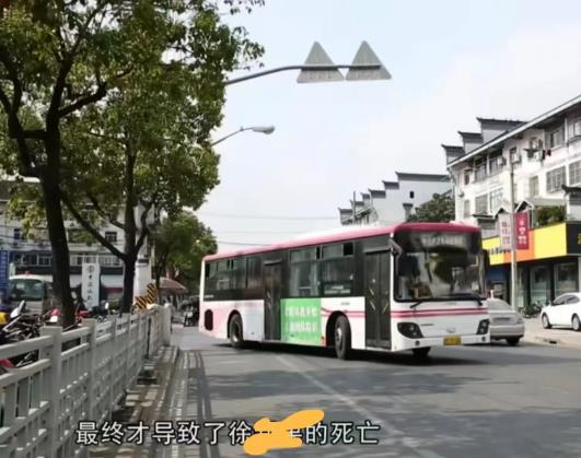 上海青浦，中年男子乘坐公交车时，突发心梗，公交司机在男子昏迷后2分钟、15分钟、