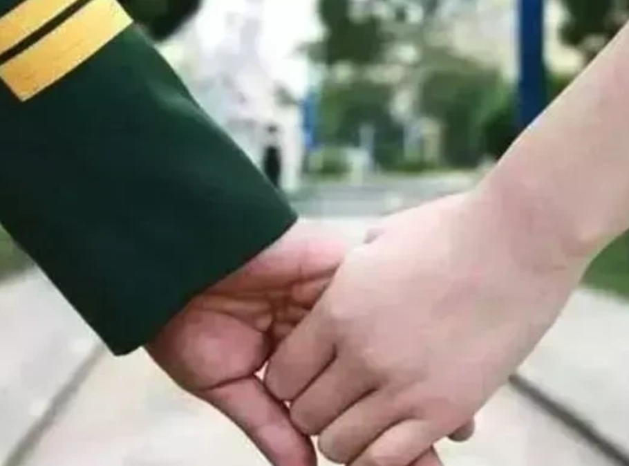 这个女人不配与军人结婚！山西运城，男子见战友妻子长相漂亮，两人认识后，私下里经常